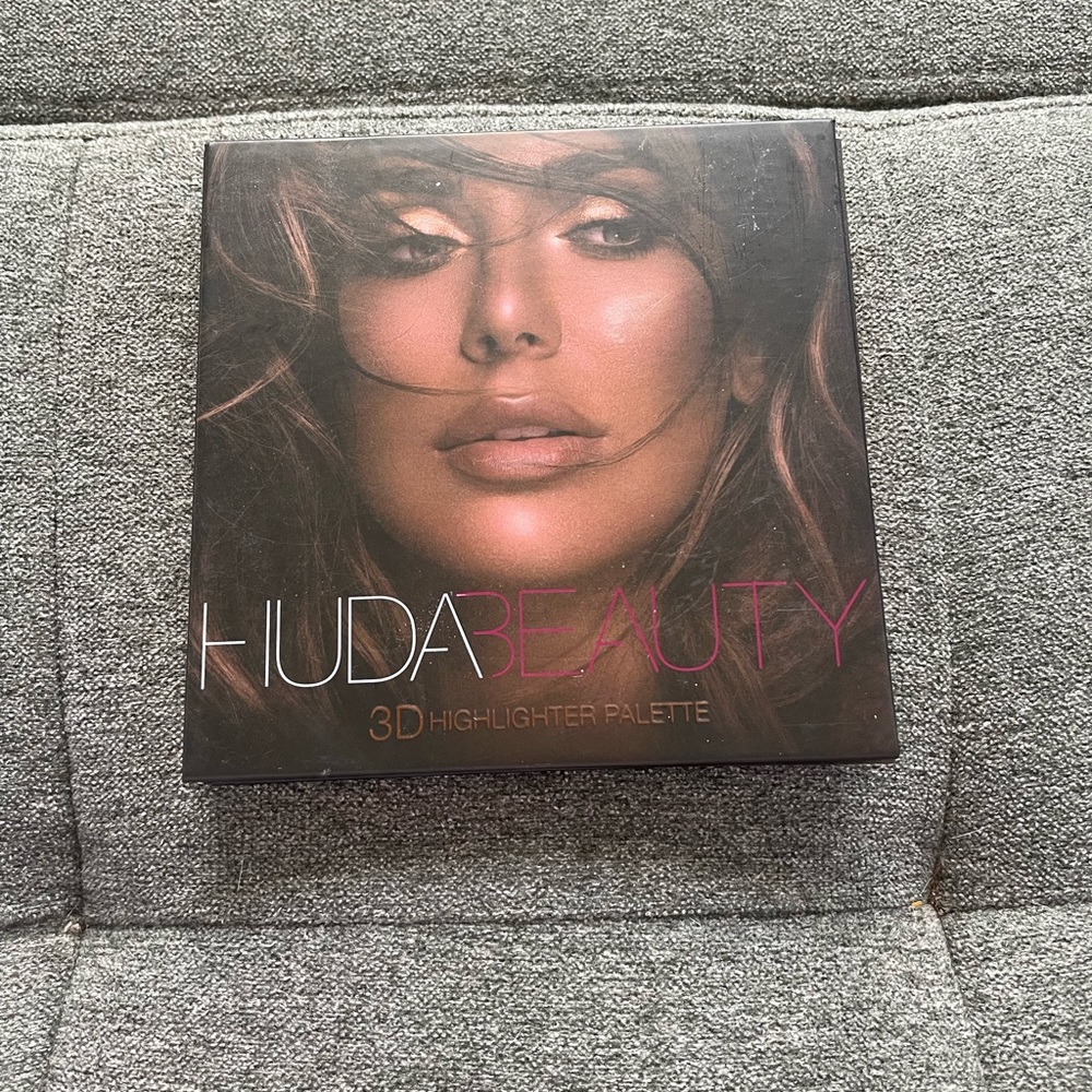 Huda Beauty Highlighter Pallet